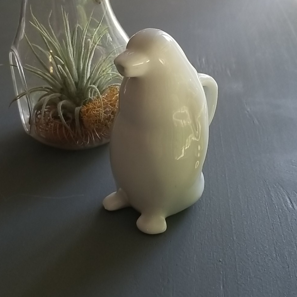 Penguin creamer